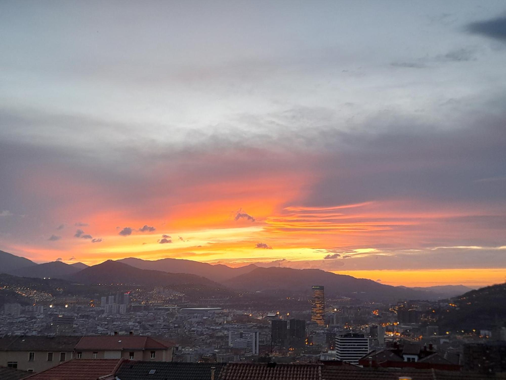 Calida Estancia Descubre La Ciudad 毕尔巴鄂 外观 照片